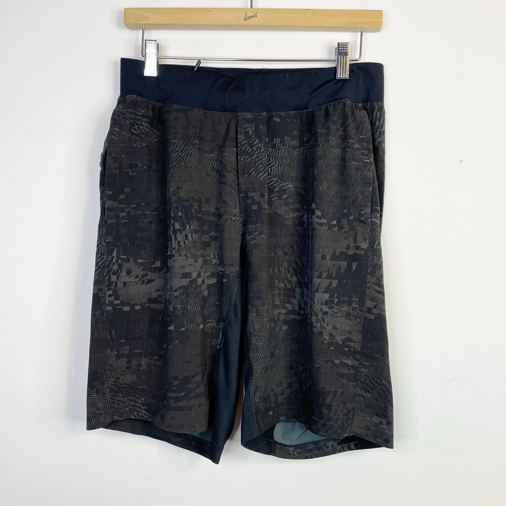 Lululemon T.H.E. Short Linerless 11 Inseam Black Geometric Athletic Shorts Men M
